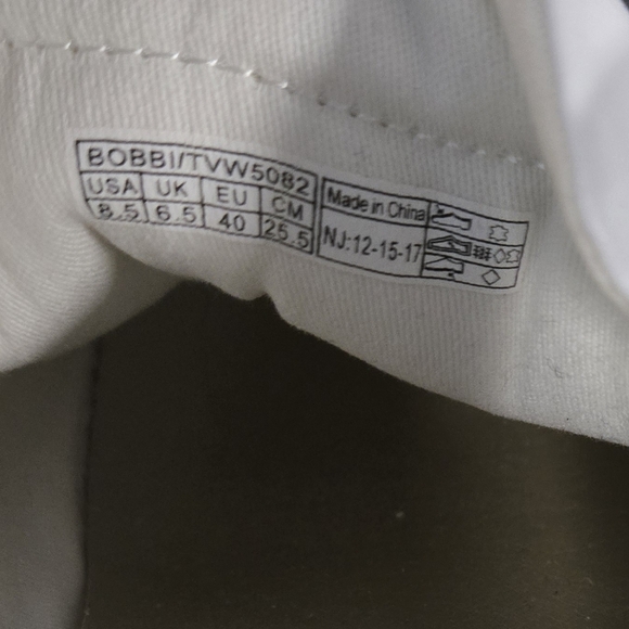 [NEW] Vionic Women's Size 8.5 White & Champagne (Gold) Velcro Sneakers - Picture 15 of 15